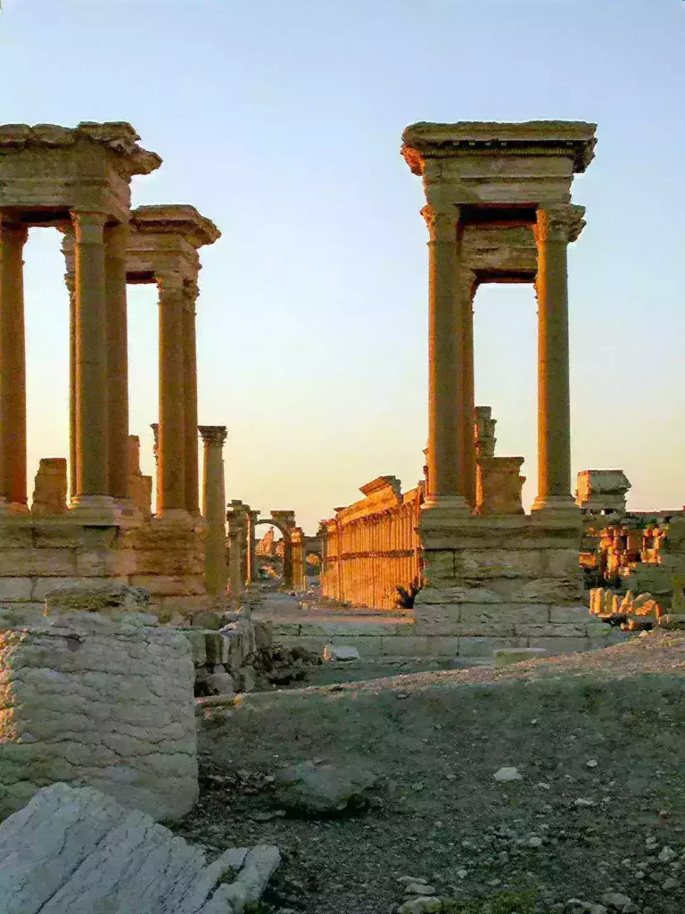 Designing an Evidence-Driven Egypt Itinerary: From Monument Networks to Operational Risk