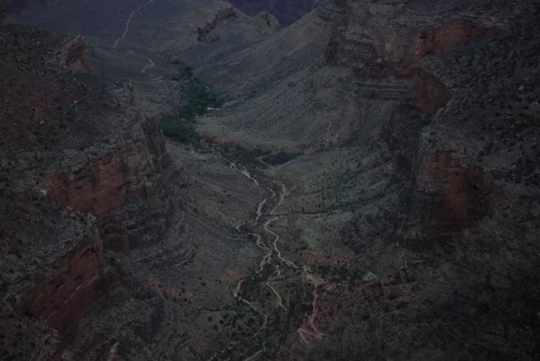 2 dead, at least 1 missing after Grand Canyon hit by flash floods