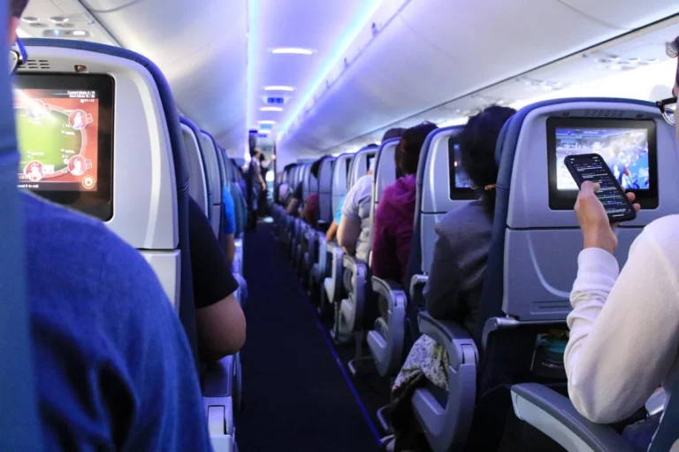 Aircraft Cabin Ceiling Collapse After Tyre Failure: What the Footage Reveals