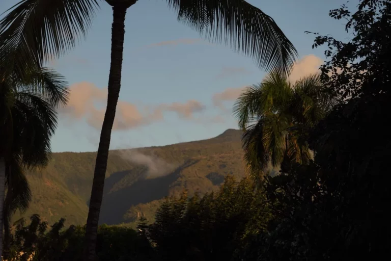 Hawaii braces for impacts of Hurricane Lowell