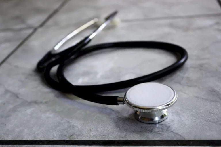 Hormone Replacement Therapy Blood Clot Risk: What the Evidence Shows
