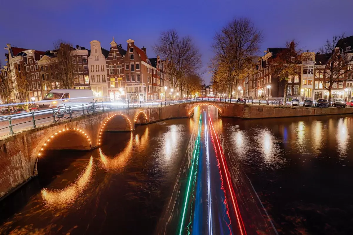 How Seth Meyers got to “SNL” via Amsterdam