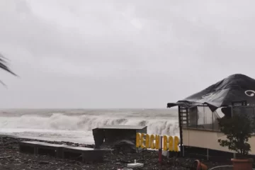 Hurricane warning issued for western Hawaii as Lowell approaches