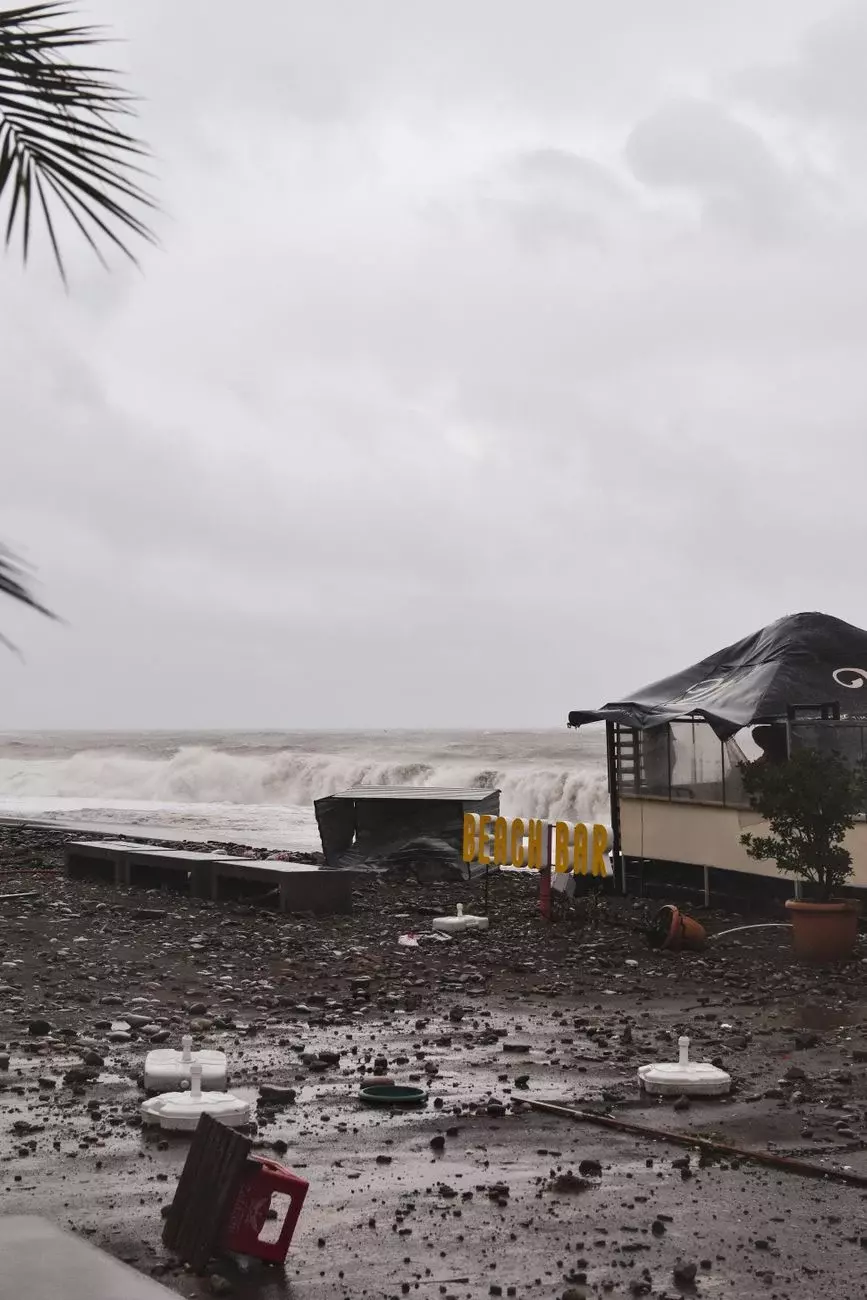 Hurricane warning issued for western Hawaii as Lowell approaches