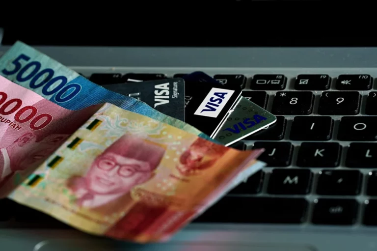 Miles & More, Currensea and Mastercard launch rewards debit card for UK frequent flyers