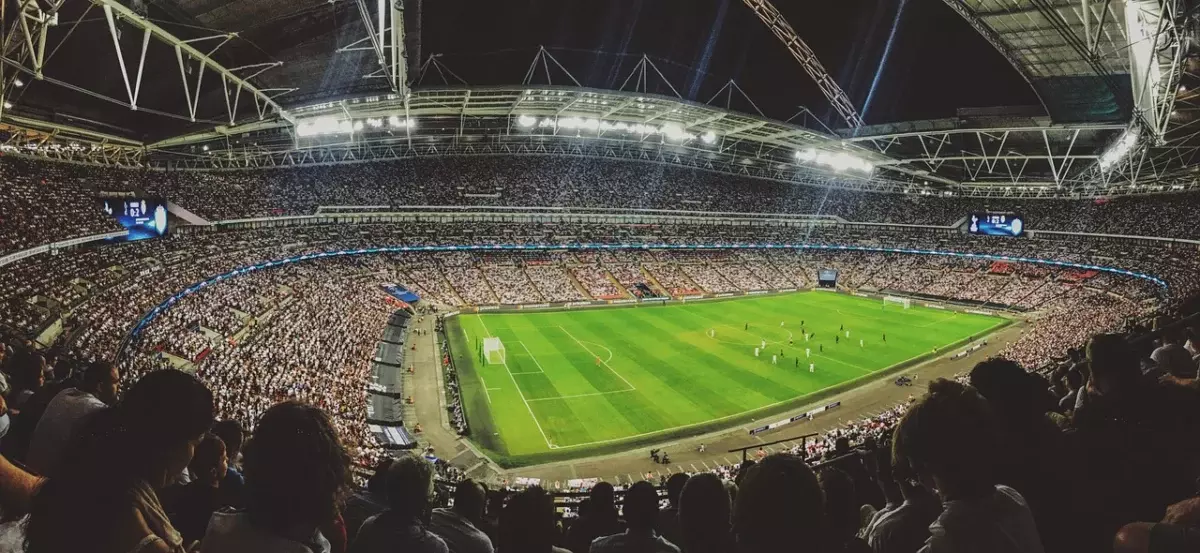 Selfie-Seekers End Man Utd vs Leeds Match Early: Security, Social Media, and Stadium Accountability