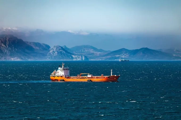 Strait of Hormuz Shipping Risk Rises After Cargo Vessel Strike Near Qeshm Island