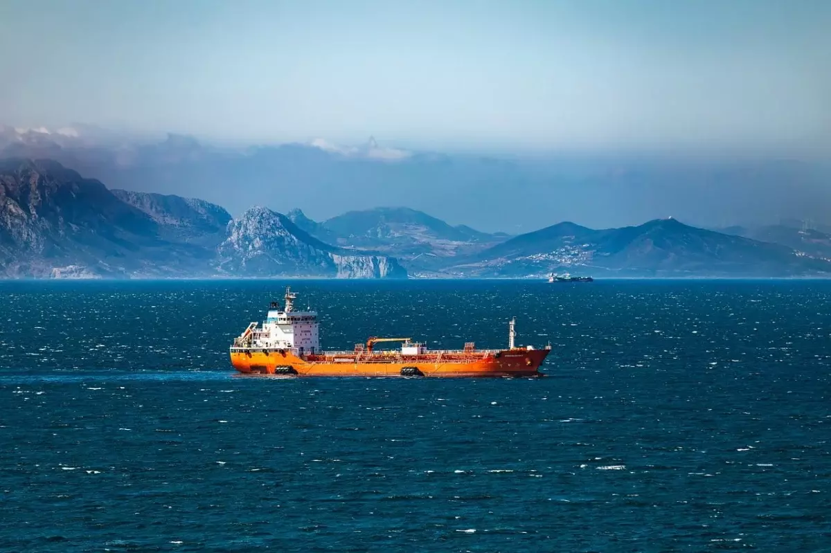 Strait of Hormuz Shipping Risk Rises After Cargo Vessel Strike Near Qeshm Island