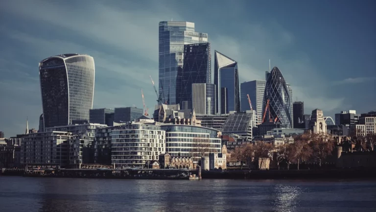Truss Moment Risk for UK Bonds: Why Burnham’s Fiscal Credibility Could Trigger a Gilt Repricing
