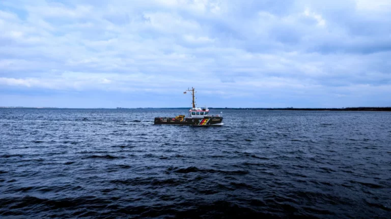 U.S. sinks second “floating refueling station” used by alleged drug traffickers