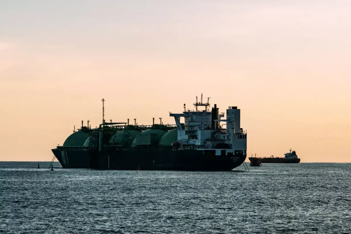 US-Iran Conflict Escalation: Tanker Threats and the Jordan Base Attack Explained