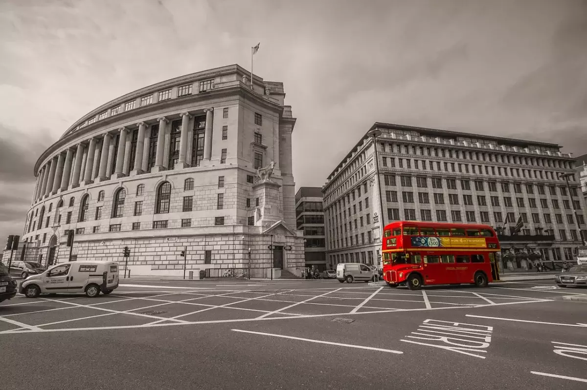 Uber’s Human-Backed Robotaxis Roll into London—What It Signals for Real-World Autonomy in 2026