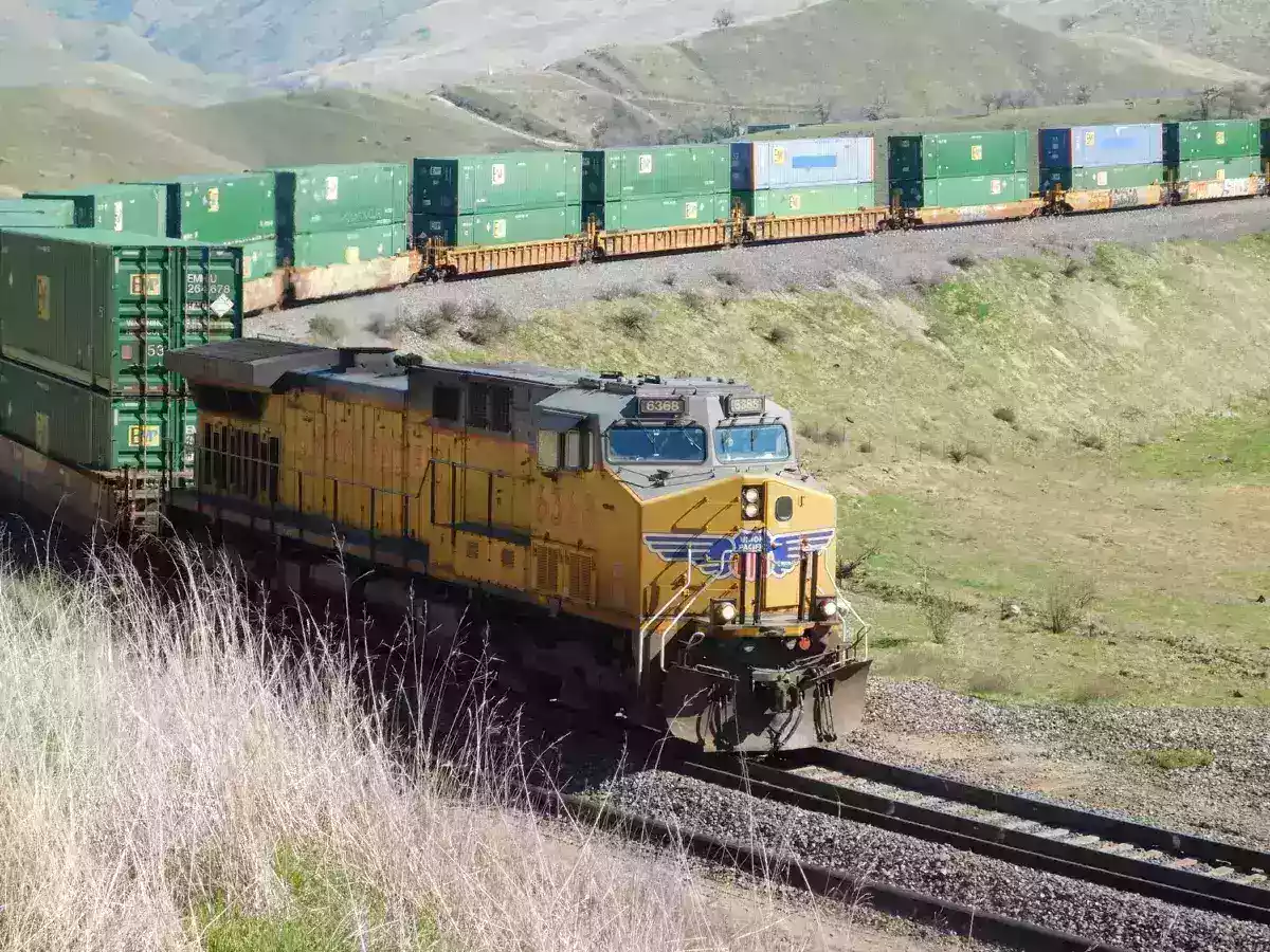 Will Gov. Newsom veto the high-speed rail oversight bill that his own watchdog calls essential?