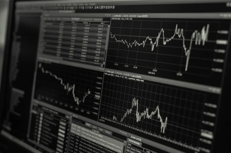 AI for Scientific Discovery: How Machines Are Moving Beyond Math Into Economics and Physics