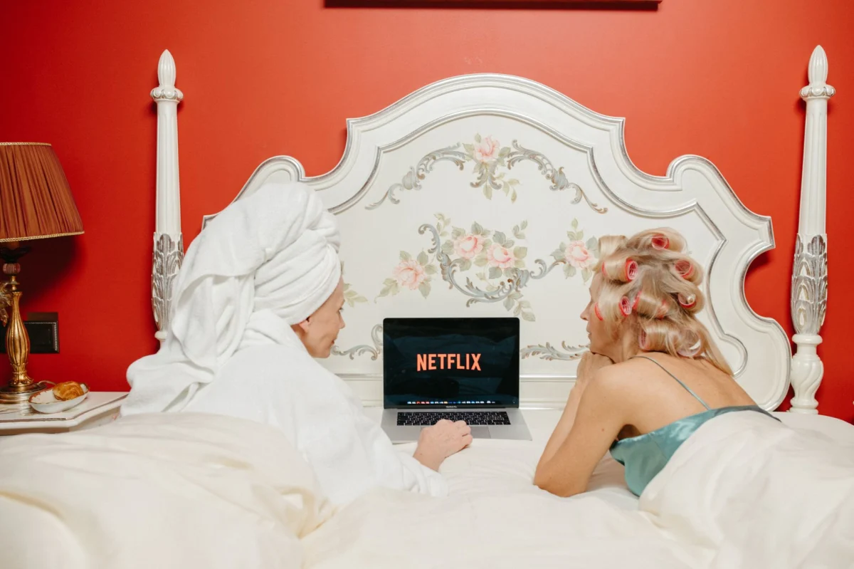 Best Comedy Series on HBO Max: A Critical Guide to the Funniest Shows