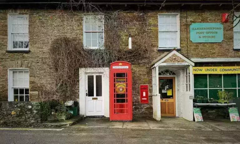 Keeping Cash at Home: Why Britons Still Stash Notes
