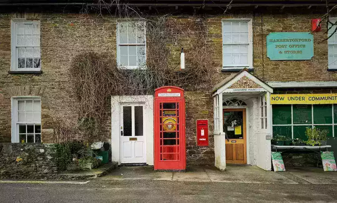 Keeping Cash at Home: Why Britons Still Stash Notes